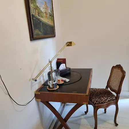 Room In Lodge - Italyhome - Center In Lausanne - Switzerland Guest house Lausanne