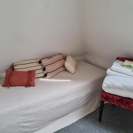 Room In Lodge - Italyhome - Center In Lausanne - Switzerland 招待所 洛桑